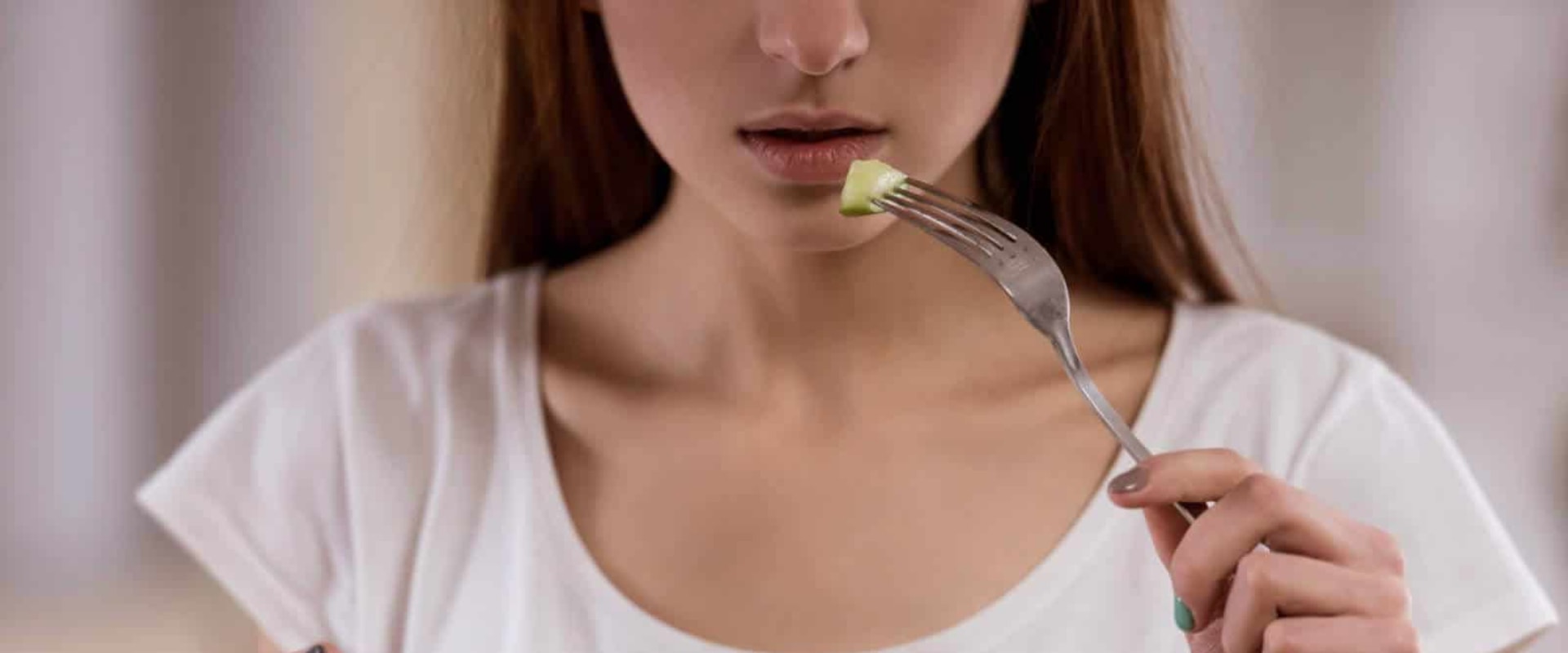 What were some of the beginning signs that she had an eating disorder?